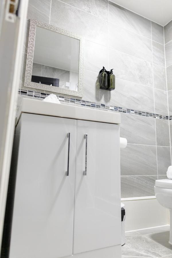 Chic Urban 2 Bedroom Apartments Cardiff Buitenkant foto