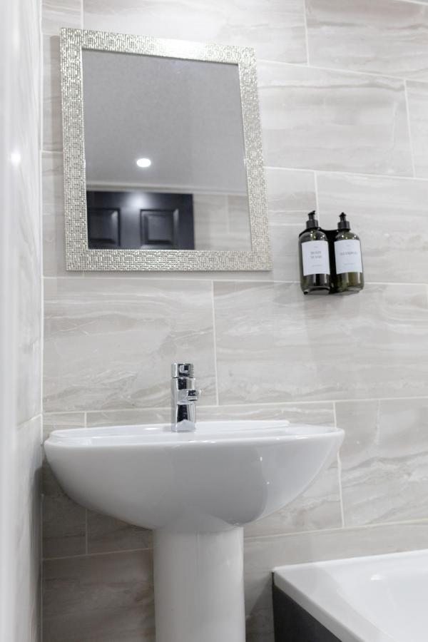 Chic Urban 2 Bedroom Apartments Cardiff Buitenkant foto